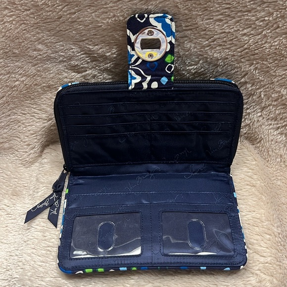 VERA BRADLEY - Picture 4 of 7